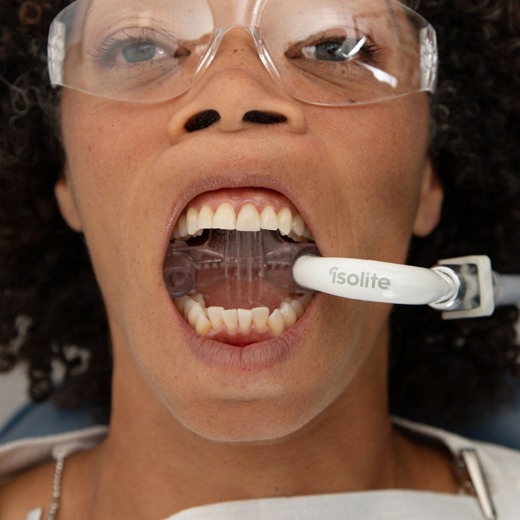 Zyris Isolite Core System with Anterior mouthpiece, female patient.